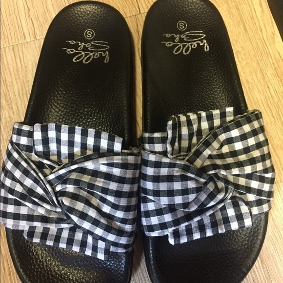 Small Gingham Slides - Picture 2 of 6